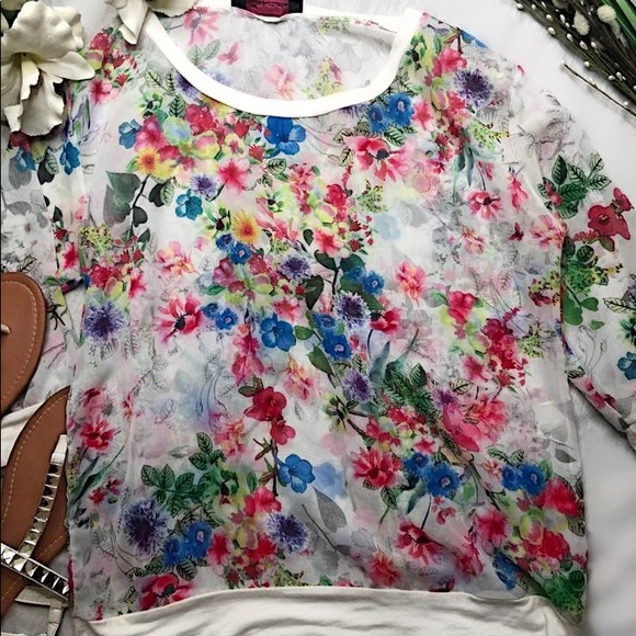Elegant White Floral Blouse - Picture 2 of 2